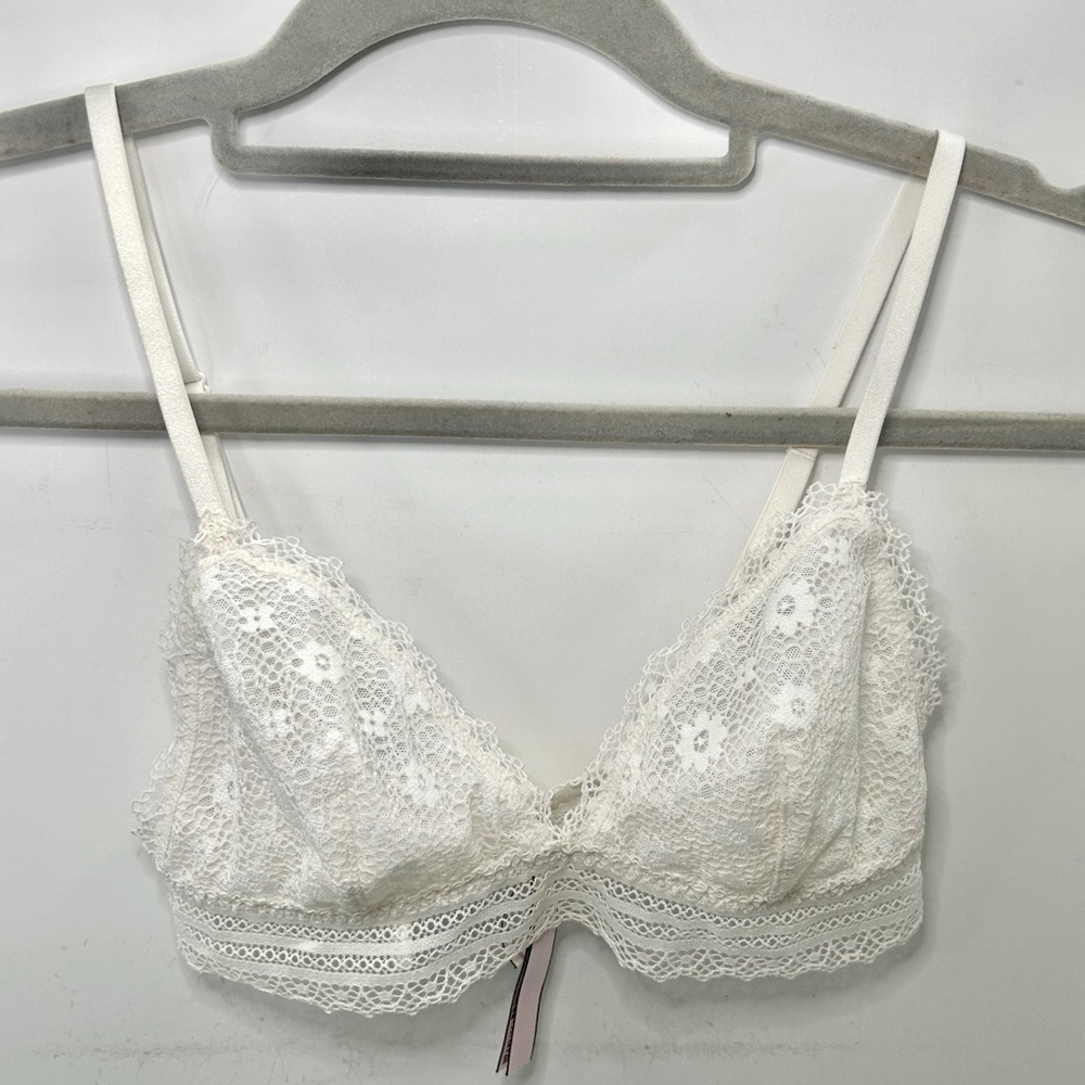 Victoria’s Secret White Cream Feminine Lace Bralette Size Small